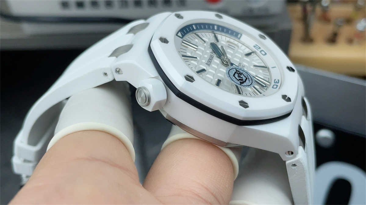 Audemars Piguet 15707 Ceramic Replica – APS White Ceramic Royal Oak Offshore 42mm