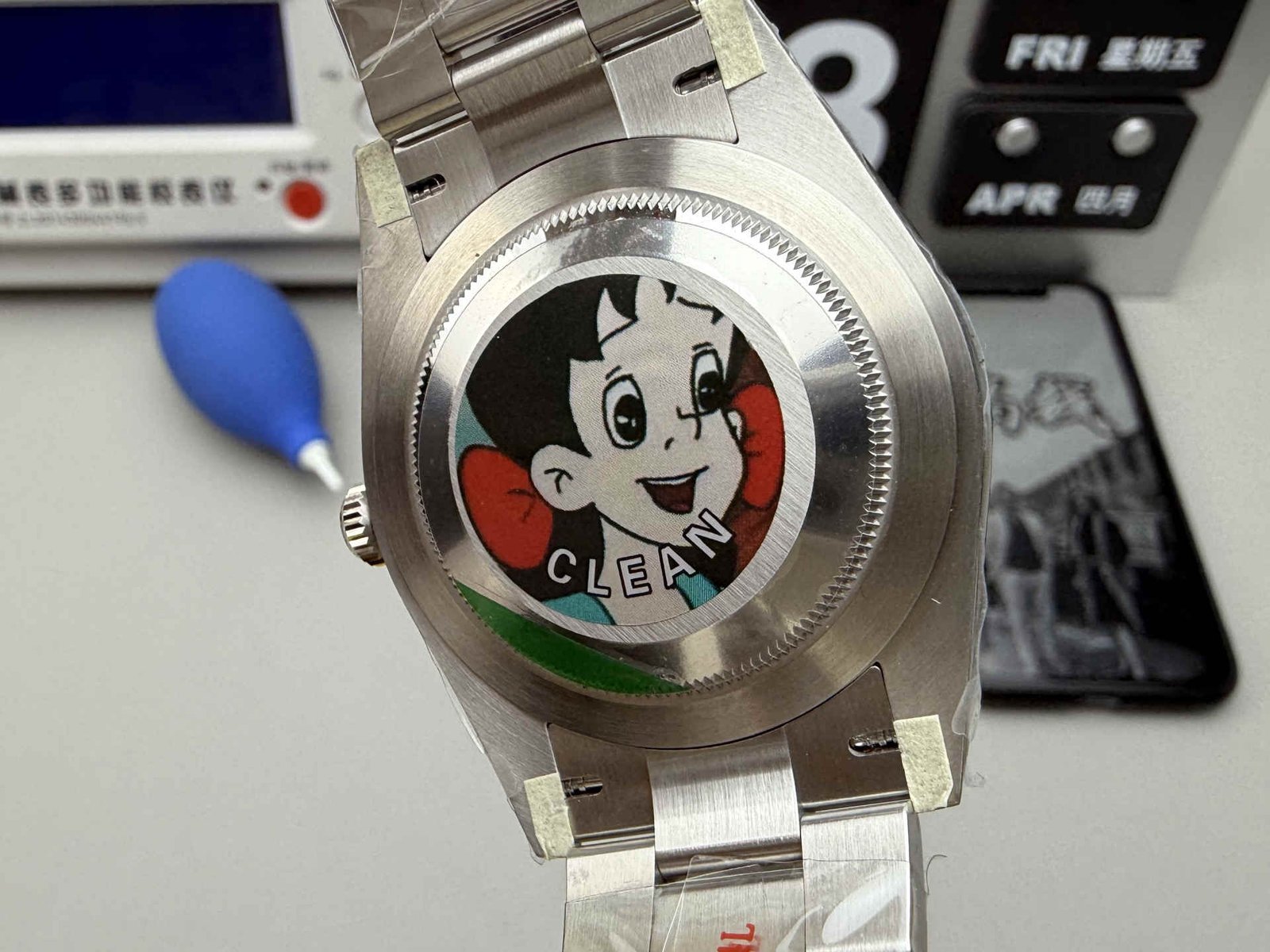 124300-0001 – OP41 Silver Dial Replica with 3230 Movement